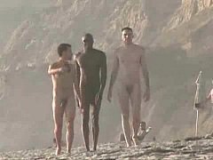 เกย์นิโกร หนังโป๊ ชายเย็ดชาย ยืนเอากันแลกคู่ริมชายหาดควยใหญ่ยาวเอาตูดเห็นแล้วจุกแทน